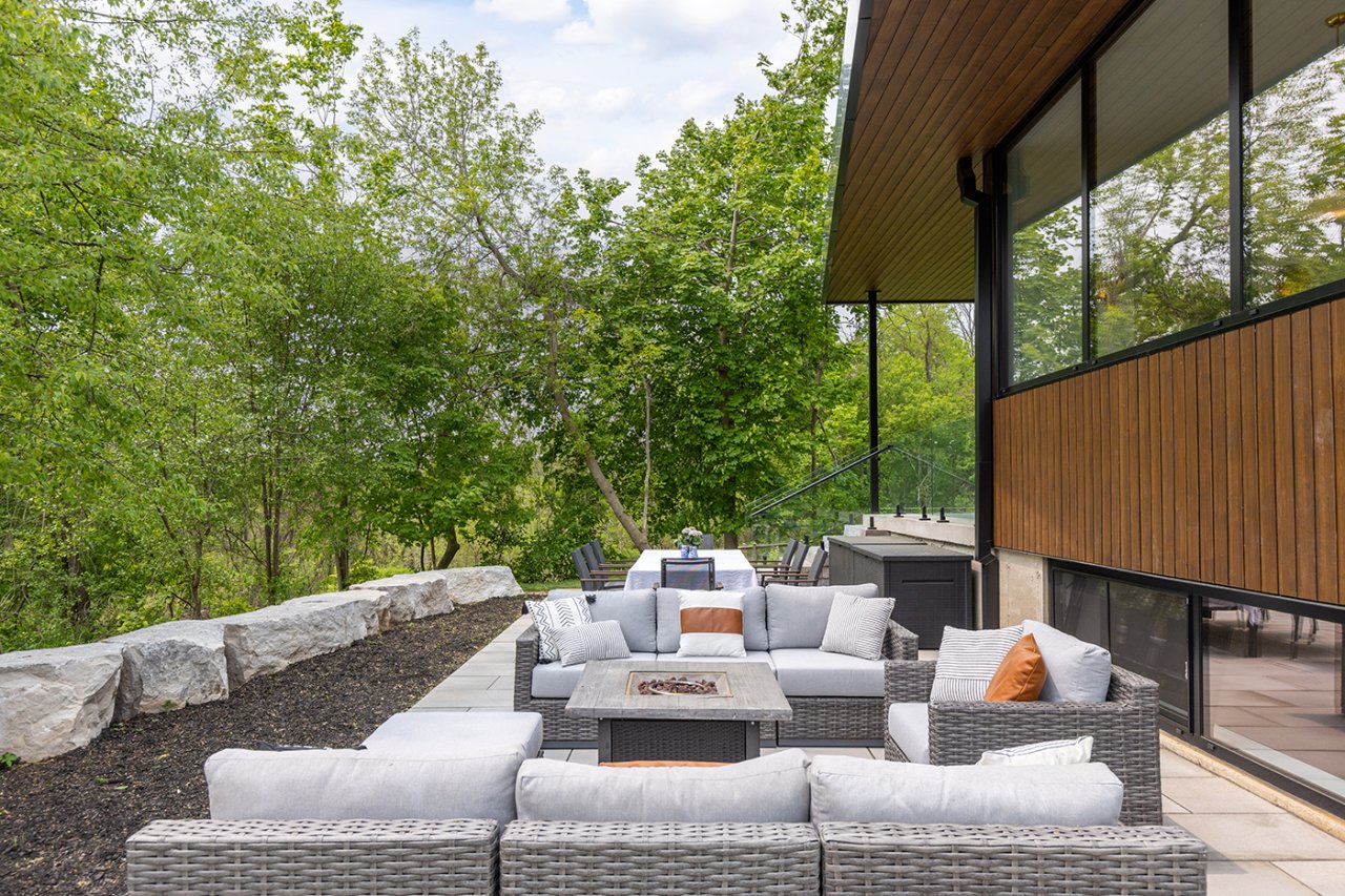 patio with lounge set