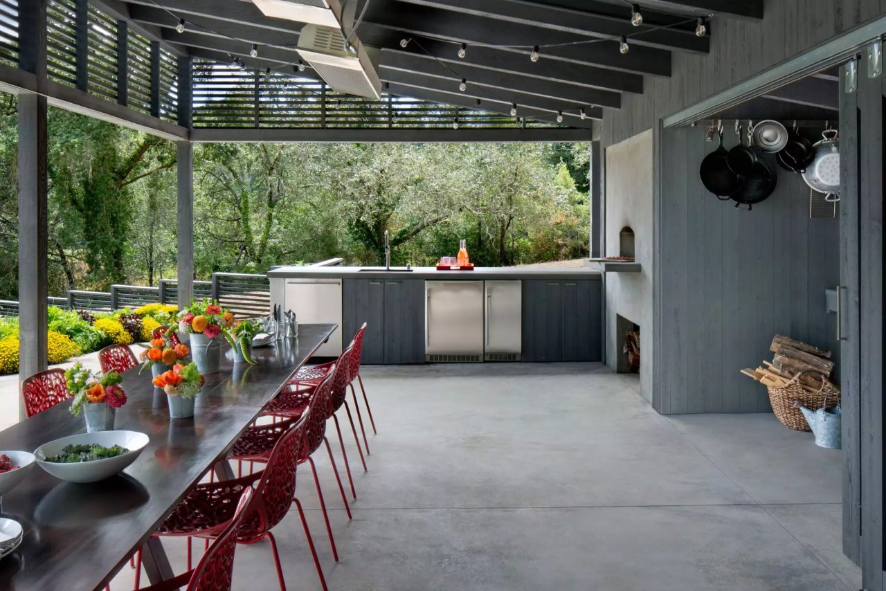 outdoor kitchen